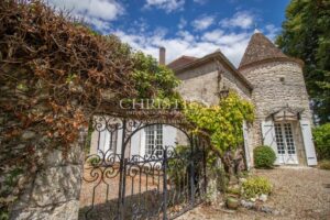La maison du meunier perchée sur une colline, offrant une vue exceptionnelle