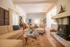 La maison du meunier perchée sur une colline, offrant une vue exceptionnelle