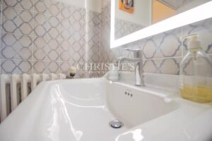 La maison du meunier perchée sur une colline, offrant une vue exceptionnelle