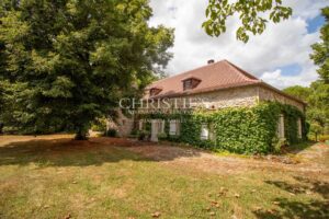 La maison du meunier perchée sur une colline, offrant une vue exceptionnelle