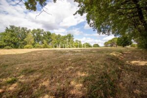 La maison du meunier perchée sur une colline, offrant une vue exceptionnelle