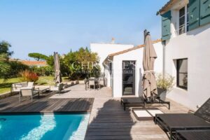 Une Villa exclusive, un trésor caché, l'âme de La Flotte en héritage