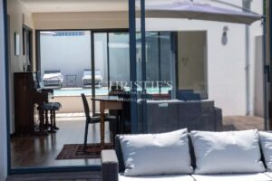 Lumineuse villa pavillonnaire et sa piscine à Croix-Chapeau