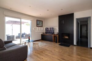 Lumineuse villa pavillonnaire et sa piscine à Croix-Chapeau