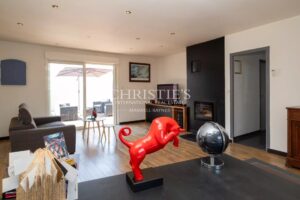 Lumineuse villa pavillonnaire et sa piscine à Croix-Chapeau