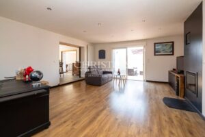 Lumineuse villa pavillonnaire et sa piscine à Croix-Chapeau