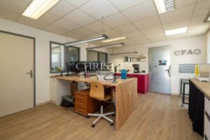 Lumineuse villa pavillonnaire et sa piscine à Croix-Chapeau