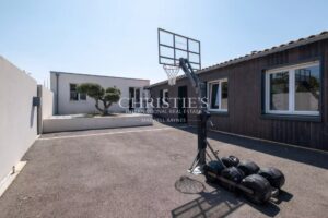 Lumineuse villa pavillonnaire et sa piscine à Croix-Chapeau