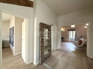 PROPRIÉTÉ D’EXCEPTION AVEC VUE IMPRENABLE SUR LE CHÂTEAU DE VILLEBOIS-LAVALETTE