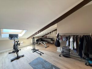 PROPRIÉTÉ D’EXCEPTION AVEC VUE IMPRENABLE SUR LE CHÂTEAU DE VILLEBOIS-LAVALETTE