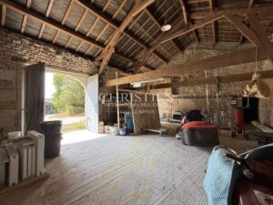 PROPRIÉTÉ D’EXCEPTION AVEC VUE IMPRENABLE SUR LE CHÂTEAU DE VILLEBOIS-LAVALETTE