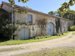 PROPRIÉTÉ D’EXCEPTION AVEC VUE IMPRENABLE SUR LE CHÂTEAU DE VILLEBOIS-LAVALETTE