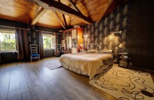 Maison familiale en pierre du XIXᵉ avec dépendances et jardin d’1 hectare