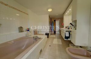 Maison familiale en pierre du XIXᵉ avec dépendances et jardin d’1 hectare