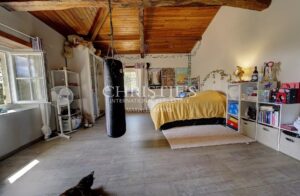 Maison familiale en pierre du XIXᵉ avec dépendances et jardin d’1 hectare