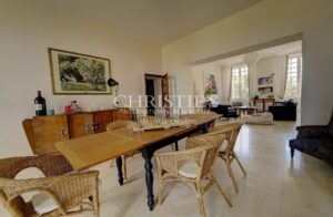 Maison familiale en pierre du XIXᵉ avec dépendances et jardin d’1 hectare