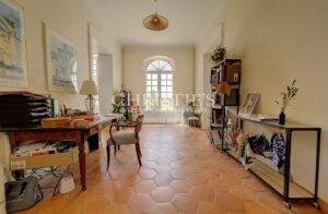 Maison familiale en pierre du XIXᵉ avec dépendances et jardin d’1 hectare