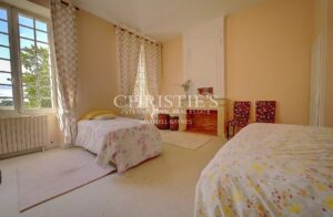 Maison familiale en pierre du XIXᵉ avec dépendances et jardin d’1 hectare