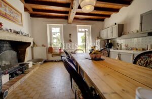 Maison familiale en pierre du XIXᵉ avec dépendances et jardin d’1 hectare