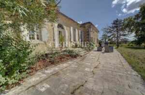 Maison familiale en pierre du XIXᵉ avec dépendances et jardin d’1 hectare