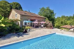 Elegant Renovated Farmhouse with Pool and Absolute Privacy in South Charente