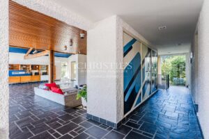 Architect-designed house near Pereire Beach