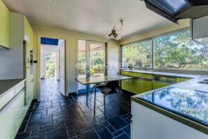 Architect-designed house near Pereire Beach