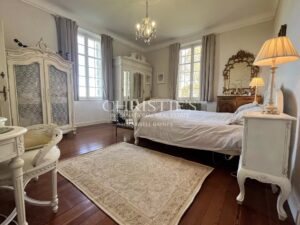 Saint Emilion region - Elegant family-sized Chateau