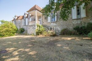 La Noble Chartreuse avec piscine et pigeonnier