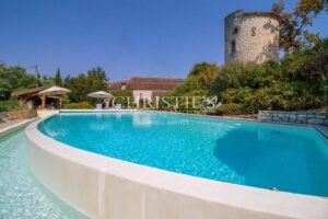 La Noble Chartreuse avec piscine et pigeonnier