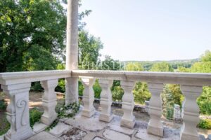 La Noble Chartreuse avec piscine et pigeonnier