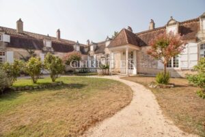 La Noble Chartreuse avec piscine et pigeonnier