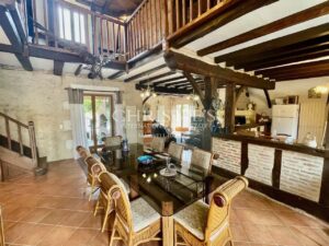 Magnifique ferme restaurée avec lac et piscine près de Bergerac, en Dordogne.