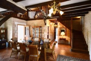 Magnifique ferme restaurée avec lac et piscine près de Bergerac, en Dordogne.