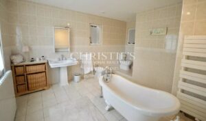 Magnifique ferme restaurée avec lac et piscine près de Bergerac, en Dordogne.