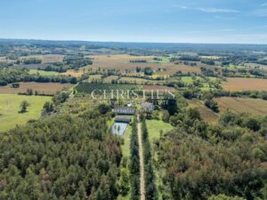 Maison de style Art Déco des années 1930 : une célébration de la luminosité, du volume, du décor élégant et du confort