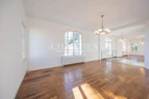 Art Deco style house : a celebration of luminosity, volume, stylish decor and comfort