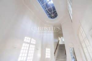 Maison de style Art Déco des années 1930 : une célébration de la luminosité, du volume, du décor élégant et du confort.