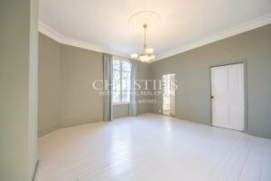 Art Deco style house : a celebration of luminosity, volume, stylish decor and comfort