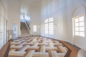 Magnifique Domaine Comprenant un Court de Tennis de Taille Championnat et 13 Hectares de Terrains