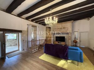 A charming Estate with 2 guesthouses, a swimming pool, 5 ha of landscaped land!!