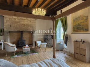 A charming Estate with 2 guesthouses, a swimming pool, 5 ha of landscaped land!!