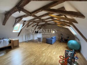 A charming Estate with 2 guesthouses, a swimming pool, 5 ha of landscaped land!!