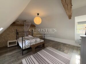 A charming Estate with 2 guesthouses, a swimming pool, 5 ha of landscaped land!!