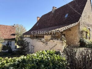 A charming Estate with 2 guesthouses, a swimming pool, 5 ha of landscaped land!!