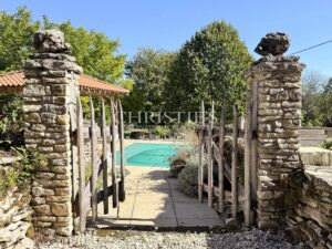 A charming Estate with 2 guesthouses, a swimming pool, 5 ha of landscaped land!!