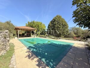 A charming Estate with 2 guesthouses, a swimming pool, 5 ha of landscaped land!!