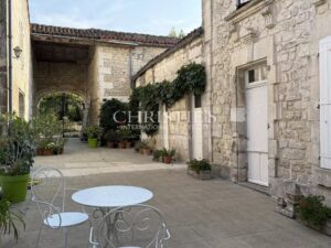 Une propriété de caractère à 5 min du centre d'Angoulême