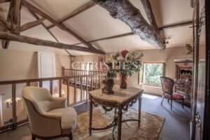 Résidence moderne et élégante avec appartement et piscine