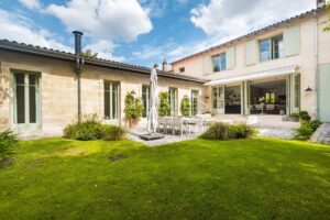 Cauderan - Elégante maison en pierre, piscine, jardin et stationnement